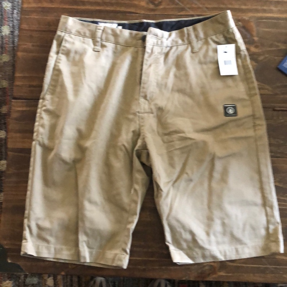 Men’s Volcom shorts. NWT